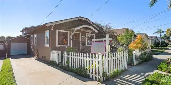 4240 E 15th