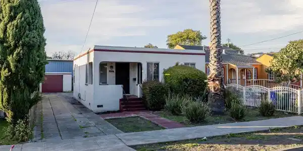 3307 Tulare Ave