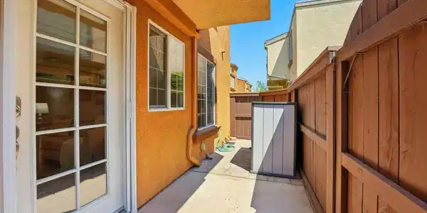 5252 Balboa Arms