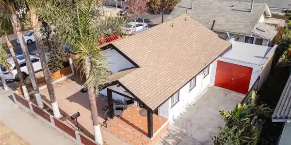 1390 Gundry Avenue