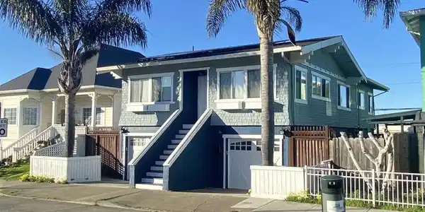 1136 Georgia St