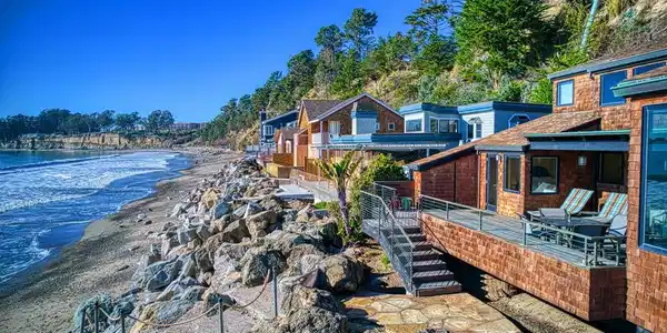 10 Potbelly Beach Road