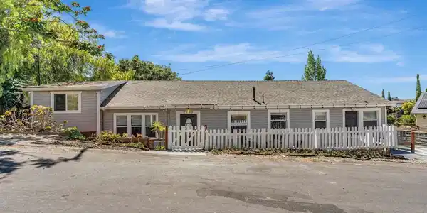 2230 Pomona Ave
