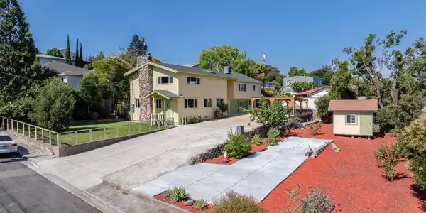 748 3rd Ave.