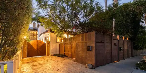 667 Santa Clara Avenue
