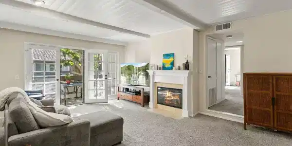 21372 Brookhurst