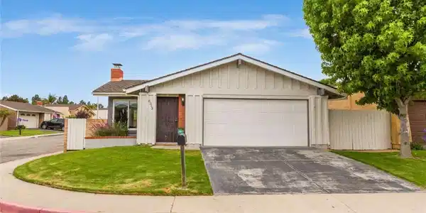6313 Mockingbird Street