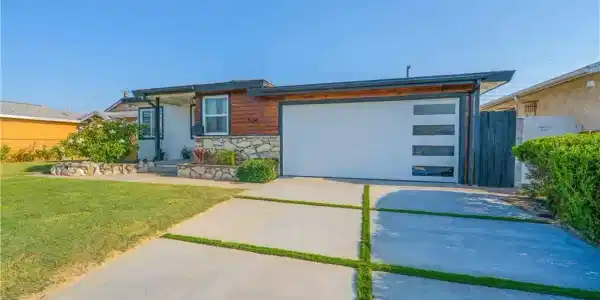 534 W 224th Place