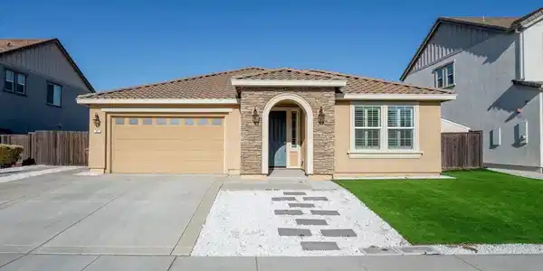 31 Rustic Ct