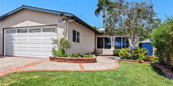 34572 Calle Naranja