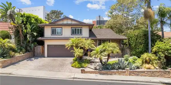921 N Hillside Drive