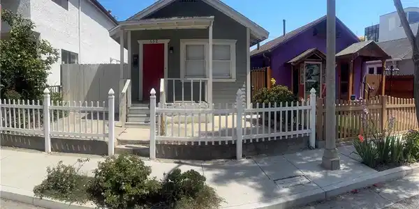 652 Navy Street