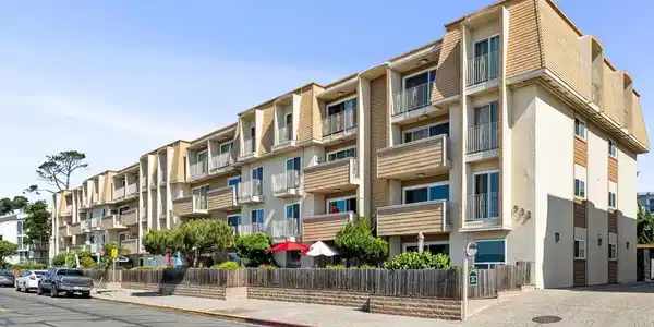 933 Shoreline Drive