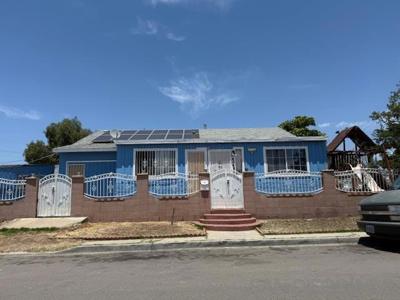 4546 Redwood St