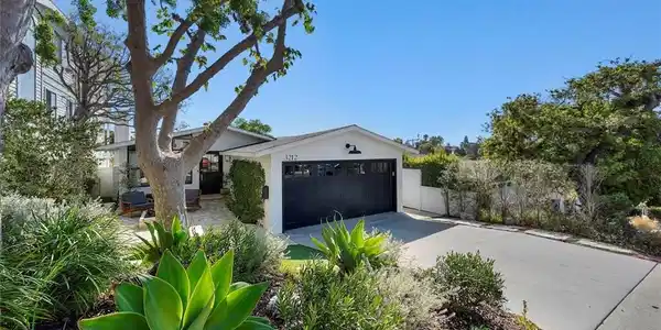 3212 N Poinsettia Avenue
