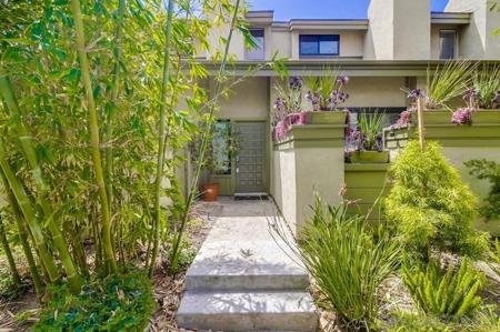 3319 Caminito Eastbluff
