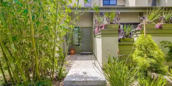 3319 Caminito Eastbluff