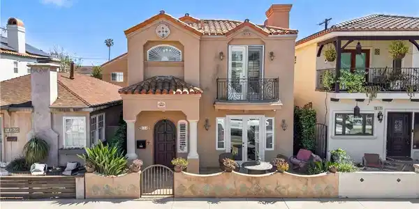 120 N Loreta Walk