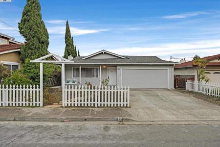 19464 Yuma St