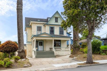 947 W Franklin Street