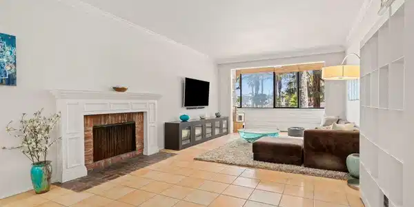 310 Tahiti Way