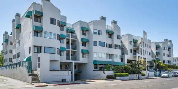 320 Peninsula Avenue