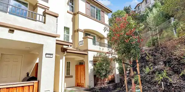 225 Laurel Knoll Dr