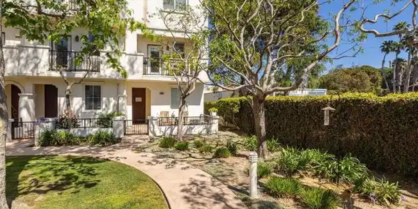 148 Beach Side Court