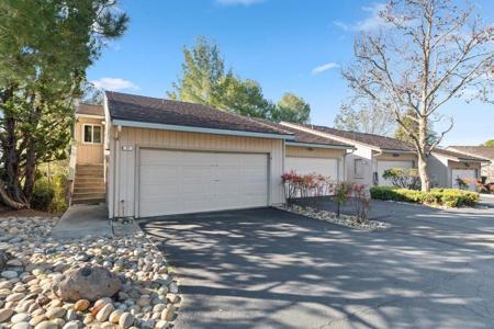 33 Selena Ct