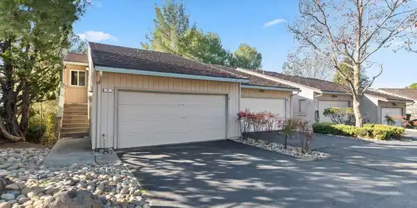 33 Selena Ct