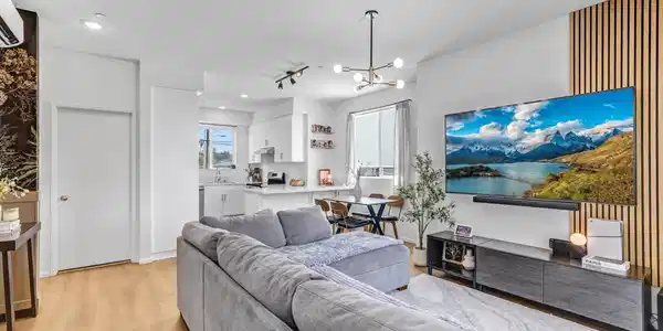 402 Creekside Cir