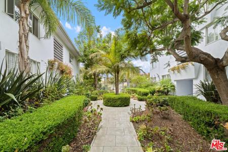 130 San Vicente Boulevard