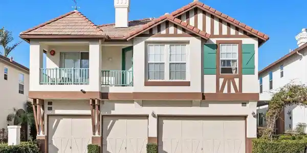 382 Carmel Creeper pl.