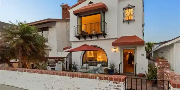1305 E Balboa Boulevard
