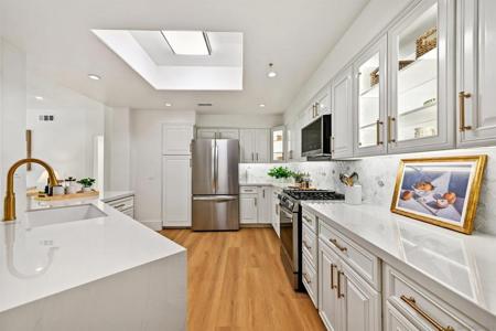 12370 Carmel Country Rd