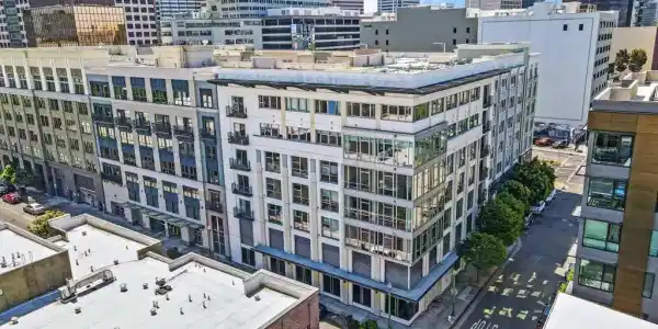 438 W GRAND