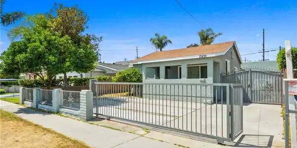 13439 Roselle Avenue