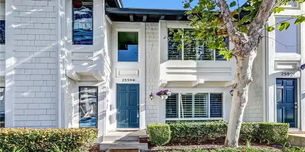 25594 Paseo La Cresta