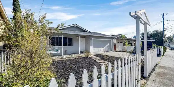 19464 Yuma St