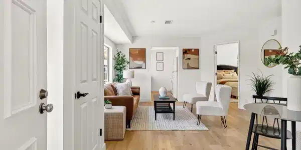 221 Village Pl