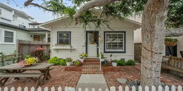 302 Sapphire Ave