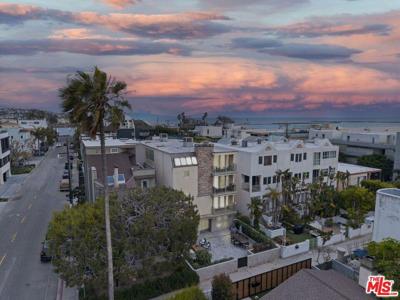 24 Voyage Street