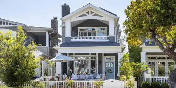 819 I Avenue