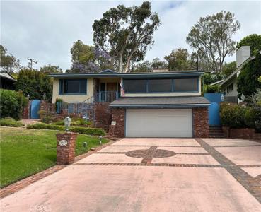2737 Palos Verdes Drive N