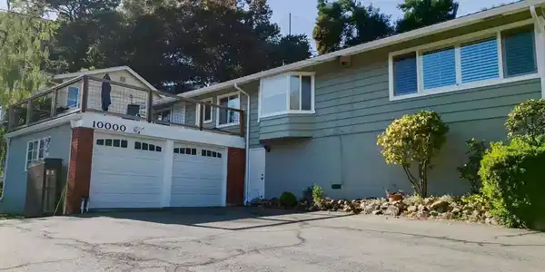 10000 Sigourney Ave
