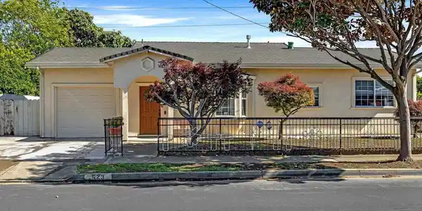 523 Evelyn Ln