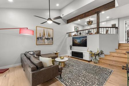 3320 Caminito Eastbluff