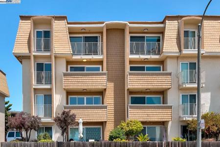1001 Shoreline Dr