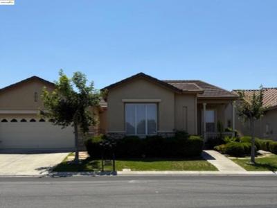 603 Twin Lakes Ln