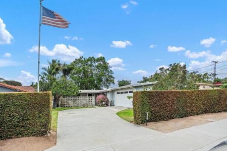 1230 Tamarack Ave